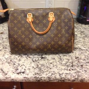 Louie Vuitton speedy 35.