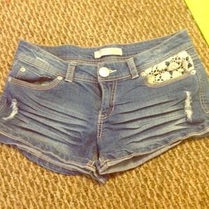 No boundaries shorts