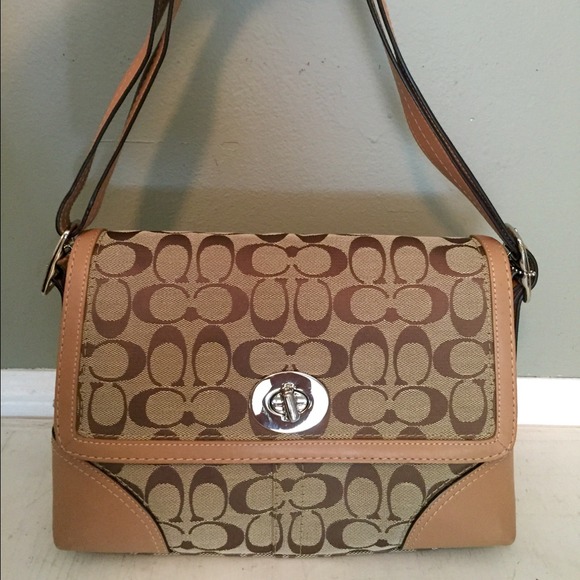 Cute Coach underarm bag!!