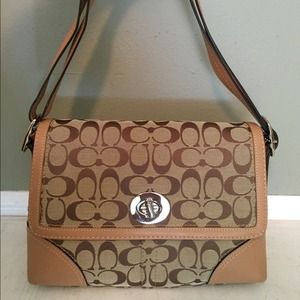 Cute Coach underarm bag!!
