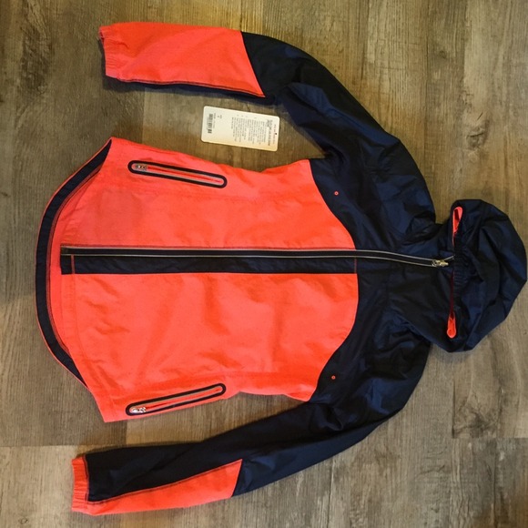 lululemon athletica Jackets & Blazers - Lululemon run:get up and glow jacket