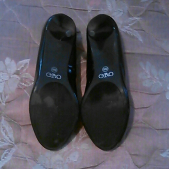 Heels - Picture 3 of 4