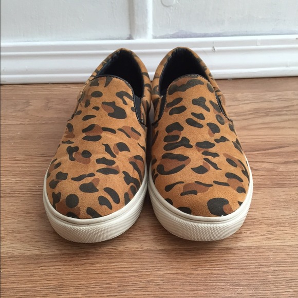 💗STEVE MADDEN LEOPARD SLIP-ONS💗