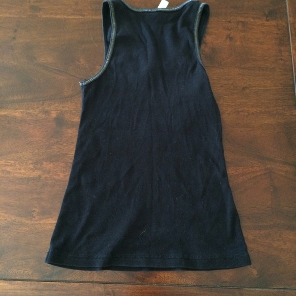 Black tank top - Picture 2 of 2