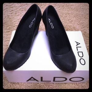 ✨BNIB Black Aldo Wedges✨