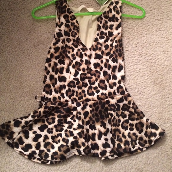 Cheetah Peplum Neon Skirt Pink Necklace Bundle