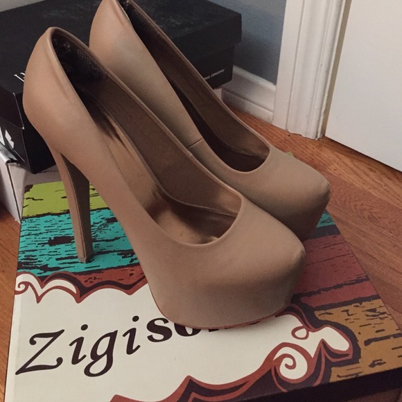 Nude Zigi Soho 6.5in Heels