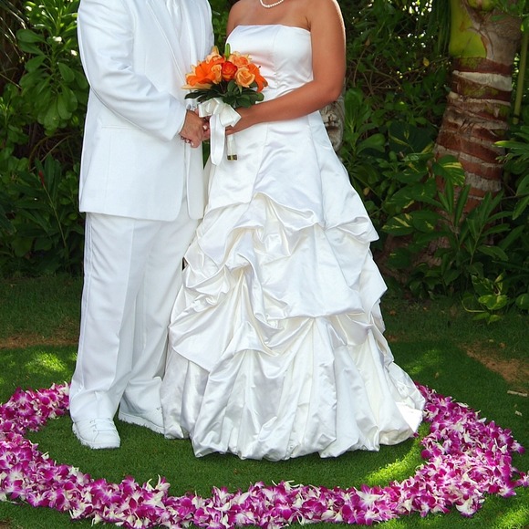 Beautiful Justina McCaffrey Wedding Dress - Picture 3 of 4