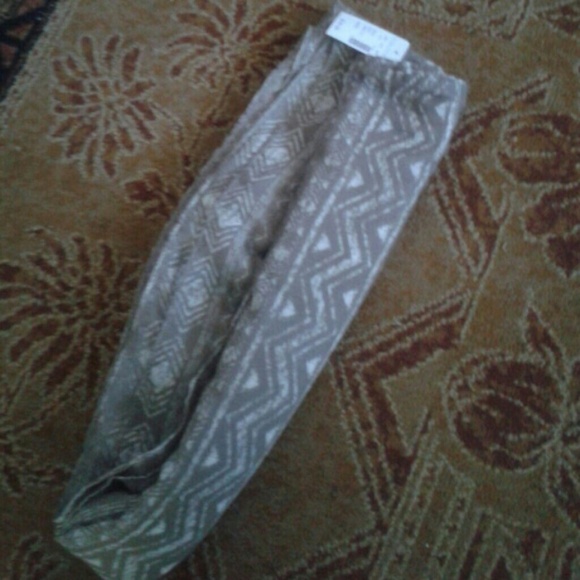 BRAND NEW Cute infinity scarf.