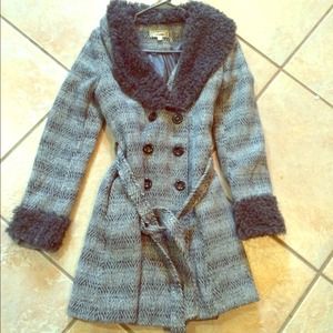 ~PRICE DROP~ Size small BRAND NEW Lulumarie coat.