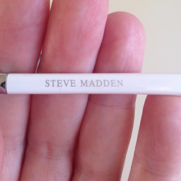 Steve Madden Sunglasses - Picture 2 of 4