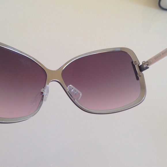 Steve Madden Sunglasses - Picture 3 of 4