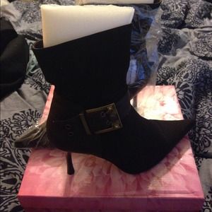 **SOLD** Dark Chocolate Brown Fashion Boots