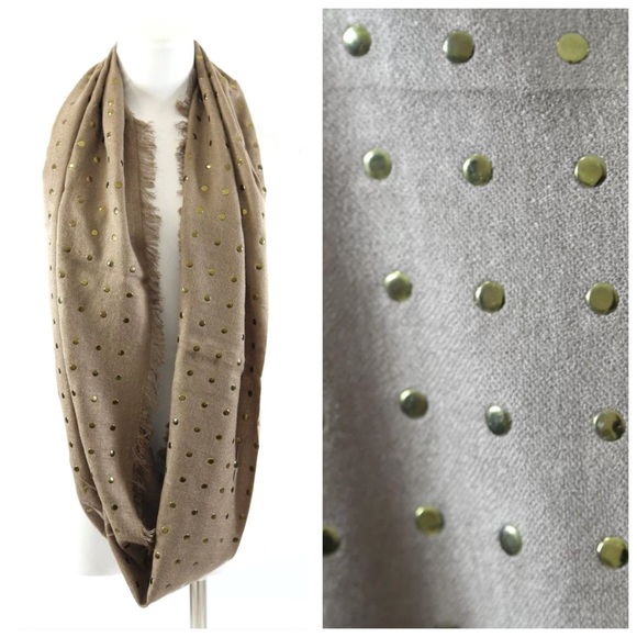 🍂 Metal Stud Scarf - Picture 3 of 3
