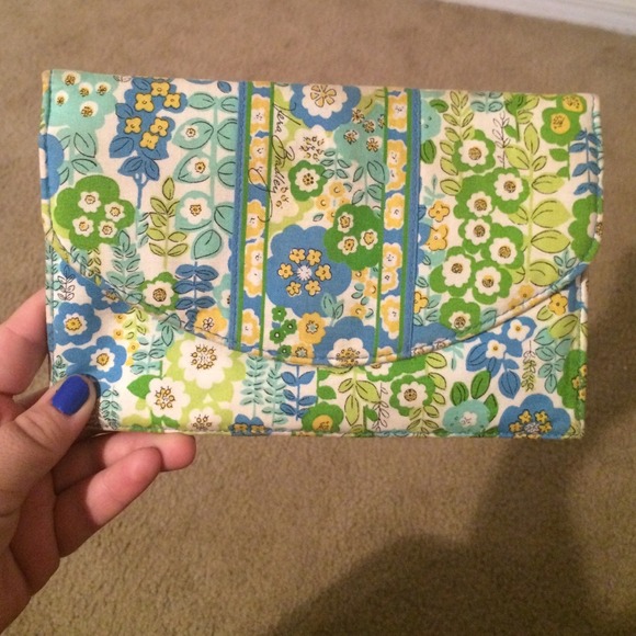 ⛔️DONATED⛔️Vera English Meadow Envelope wallet