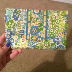 ⛔️DONATED⛔️Vera English Meadow Envelope wallet