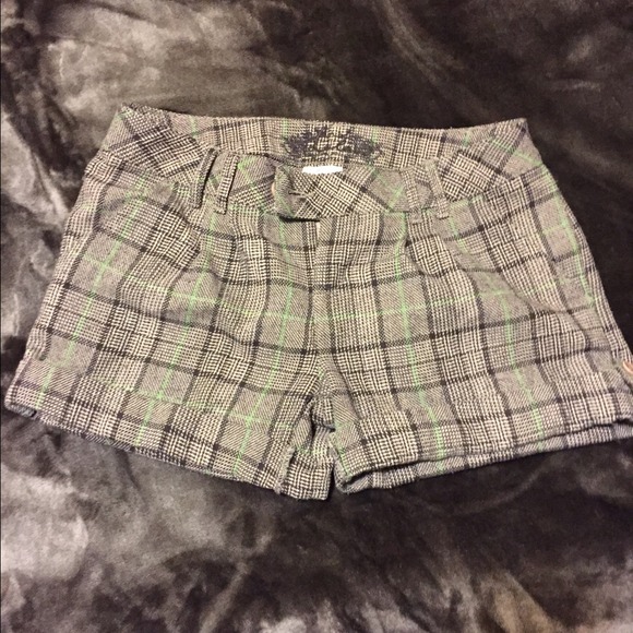Lola Tweed Shorts Size 3 - Picture 2 of 3