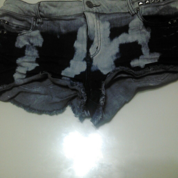 Stone washed Jean short - Picture 1 of 4