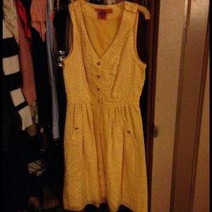 Sleeveless yellow chevron Tory Burch dress