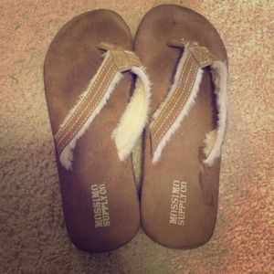 🍀Suede flip flops.🍀