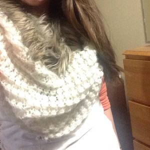 BRAND NEW WITH TAGS scarf