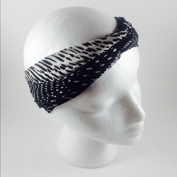 Turban Black and White Print