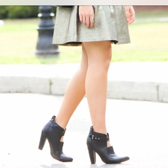 SOLD🚫Black ankle booties