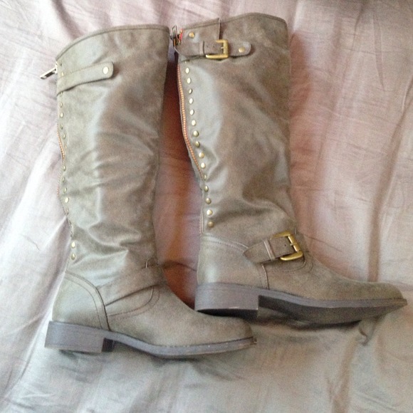 Madden Girl "Cactus Boot" in grey. Size 8.5