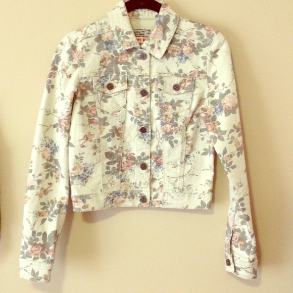 Hot Kiss Jean Jacket