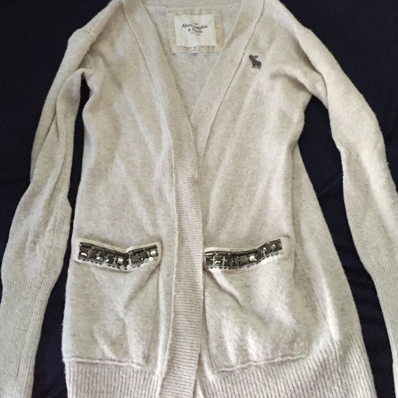Beige color cardigan!  NEED THIS GONE❗️❗️