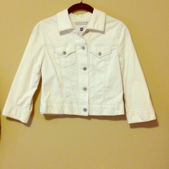 White, corduroy jacket. XS but will fit size S.