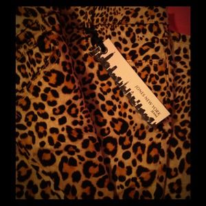 Diva attire 👑 Leopard print pants !