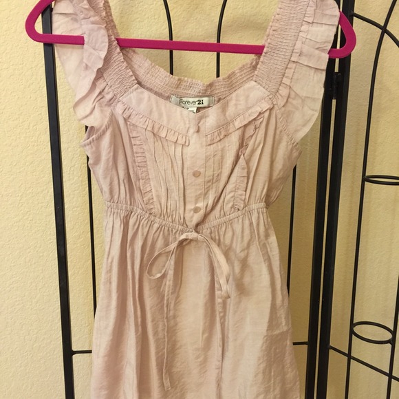 Forever 21 sweet top. Flatters sm or lg busts!