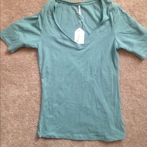 Tresics basic tee in Aqua 1/4 sleeve, v neck