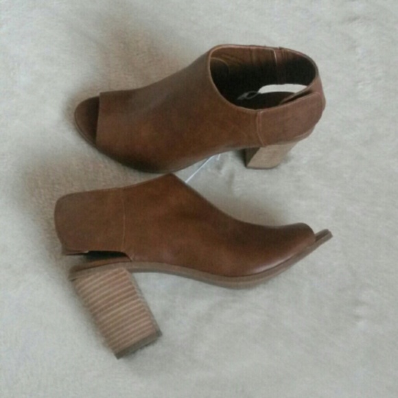 |NEW| Brown Ankle Boots