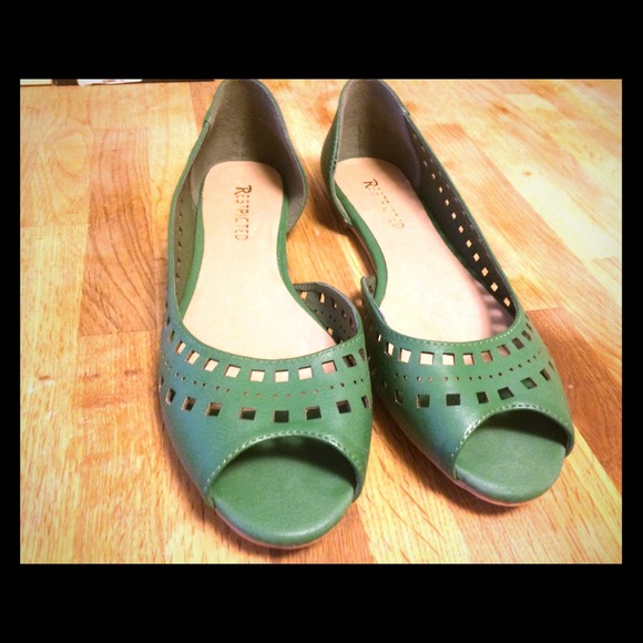 ModCloth Shoes - New ModCloth size 9 green open toe flats