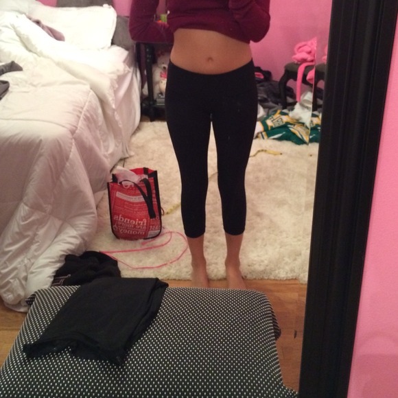 ❌traded❌ Black cropped lululemon pants