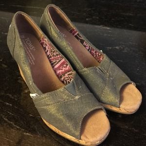 Toms 6W Wedges