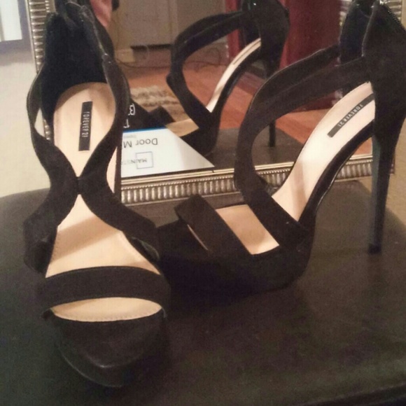 Stepping out - Picture 1 of 1