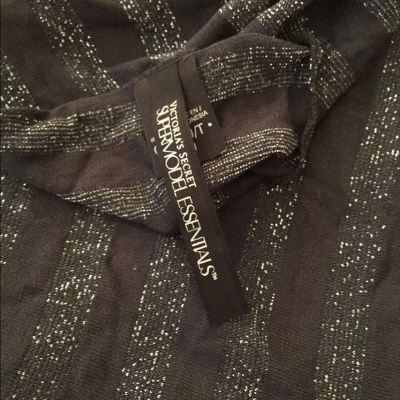 Victoria's Secret Accessories - Victoria's Secret grey supermodel scarf