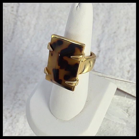 Vince Camuto Jewelry - 🆕 The Legendary Vince Camuto Tortoise Print Ring