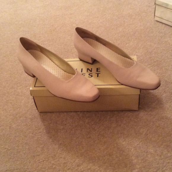 Nine West buttermilk new buck low heel