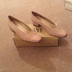 Nine West buttermilk new buck low heel