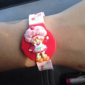 in box strawberry shortcake watch, needs batteries