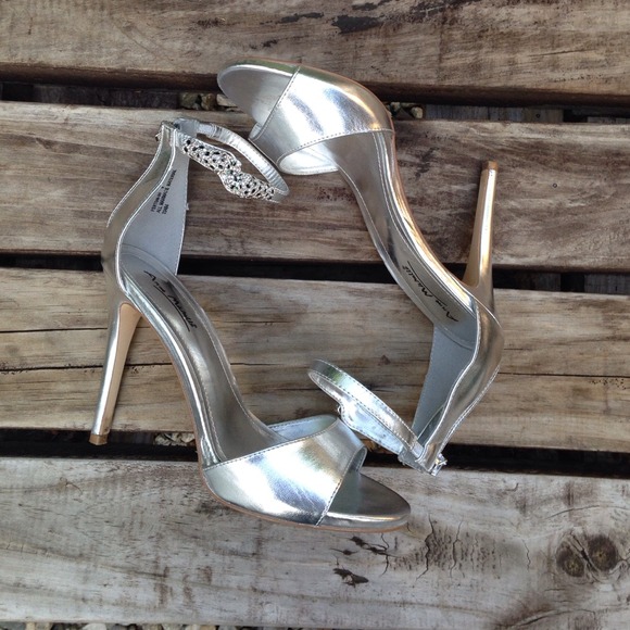 Anne Michelle heels