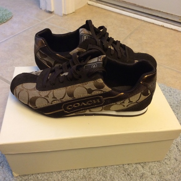Coach Hilary shoes like new!