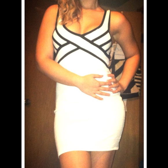 White & Black V-Neck Bod Con Dress