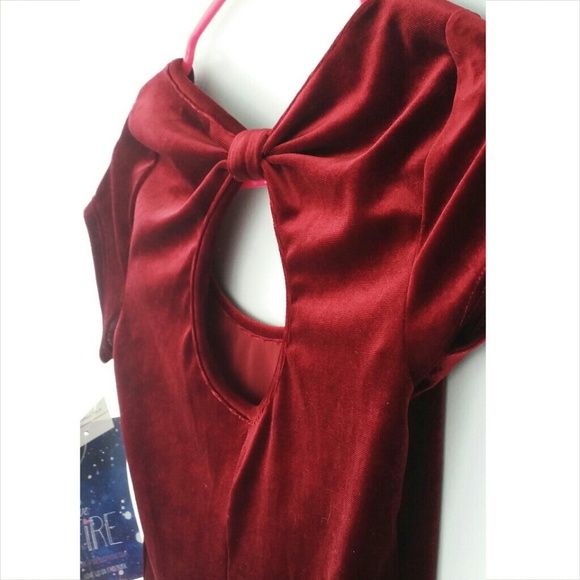 SOLD *NWT* Deep Red Velvet Top - Picture 2 of 3