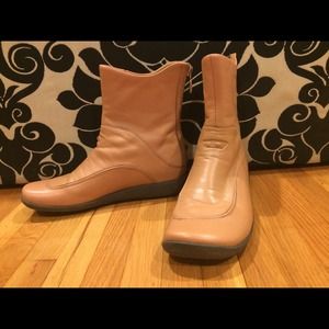 Diesel camel boots size 5
