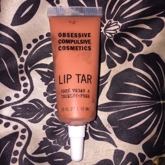 "Authentic" Lip Tar